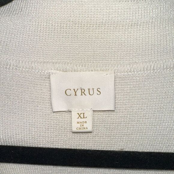 NWT Cyrus White/Black Striped Top Size XL - Picture 4 of 8